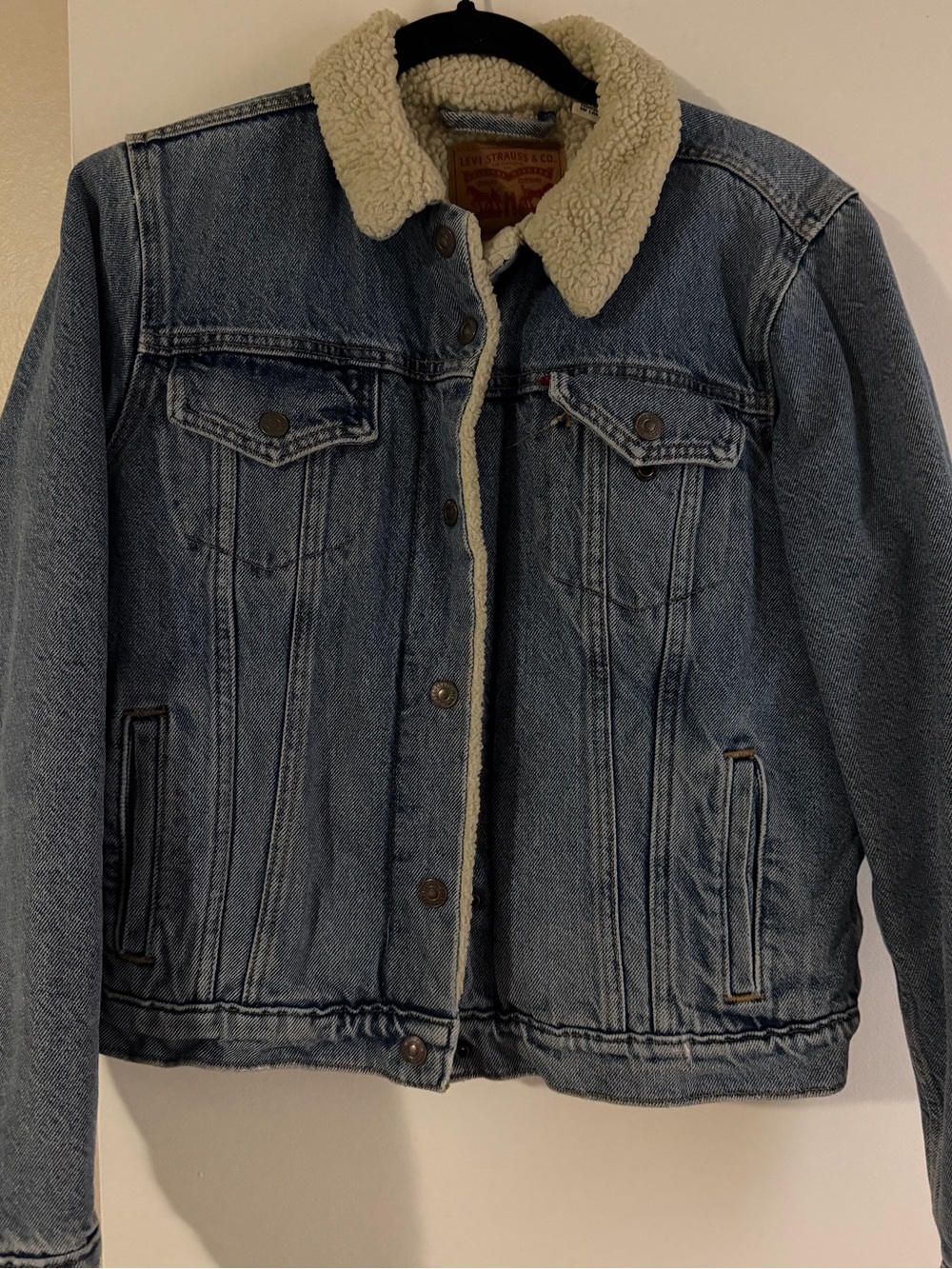 Levi's women’s Denim Jacket with Cream Sherpa Collar - Blue